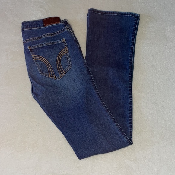 Hollister Low-Rise Boot Jeans - Picture 6 of 7